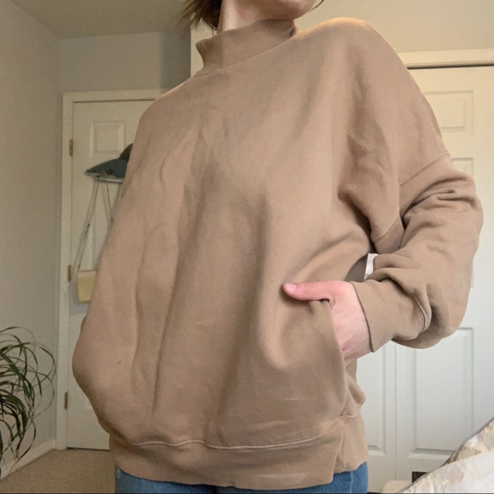 ARITZIA SWEATSHIRT